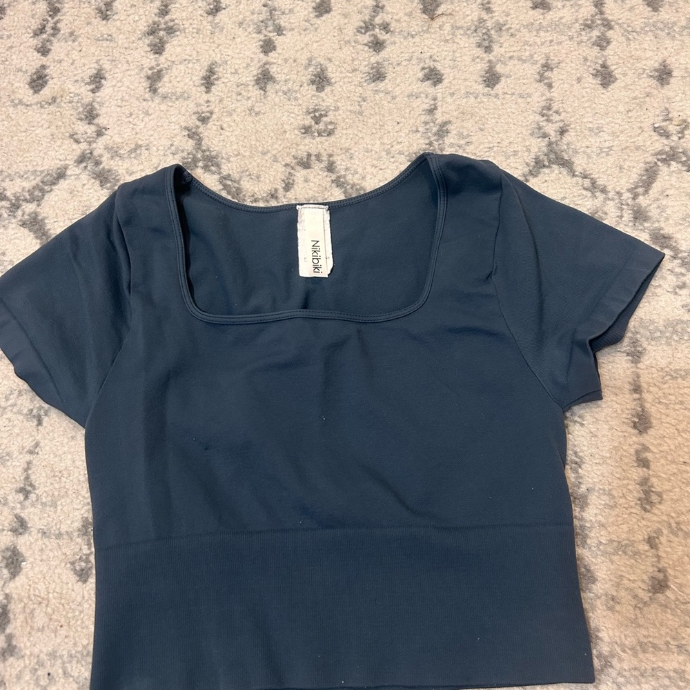 Nikibiki Tee